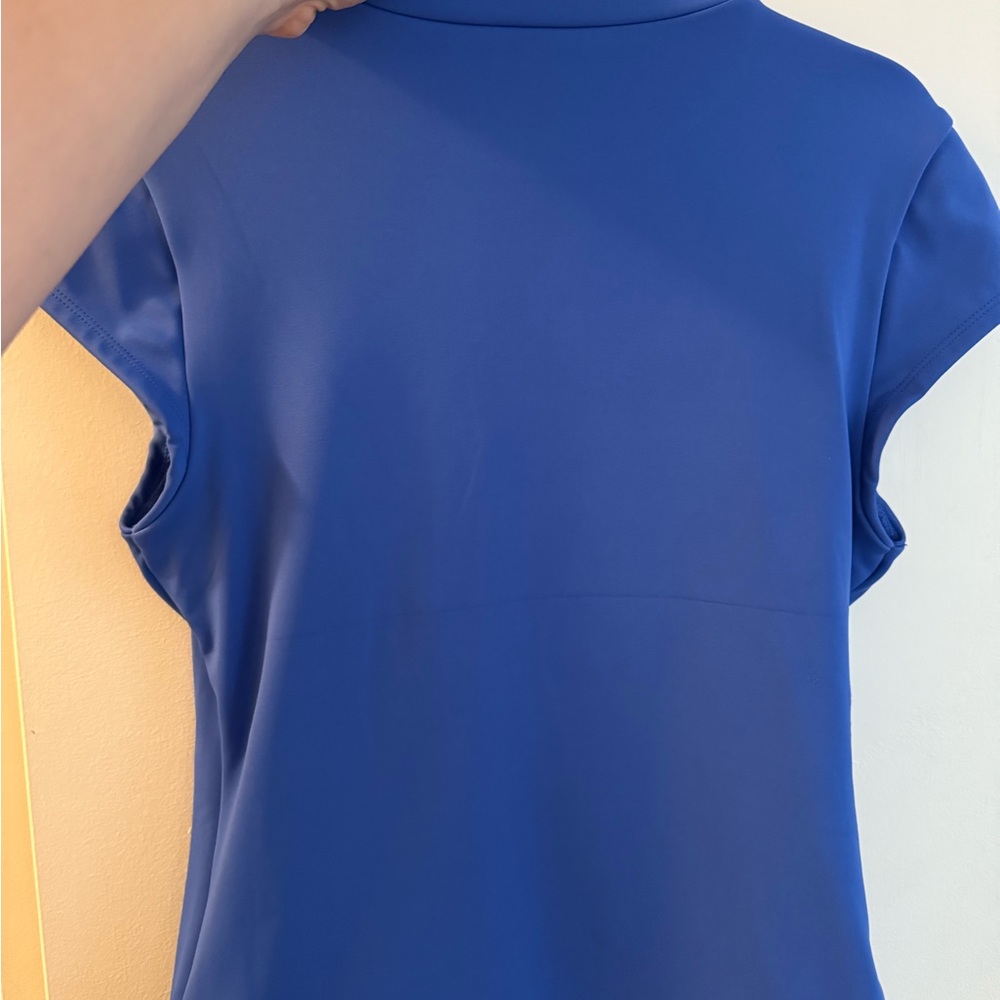 Like new Express body contour tee - Picture 2 of 3